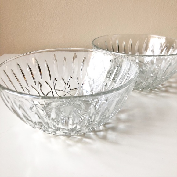 Set of 2 Clear Glass Bowls Vintage 6” Diameter Salad Dessert Intricate Pattern - Picture 2 of 8